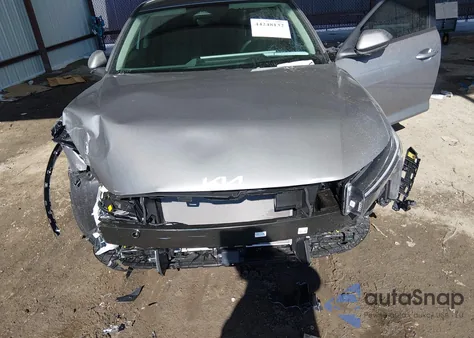 2025 Kia K4 Lxs z USA, uszkodzony, nr VIN 3KPFT4DE3SE237266